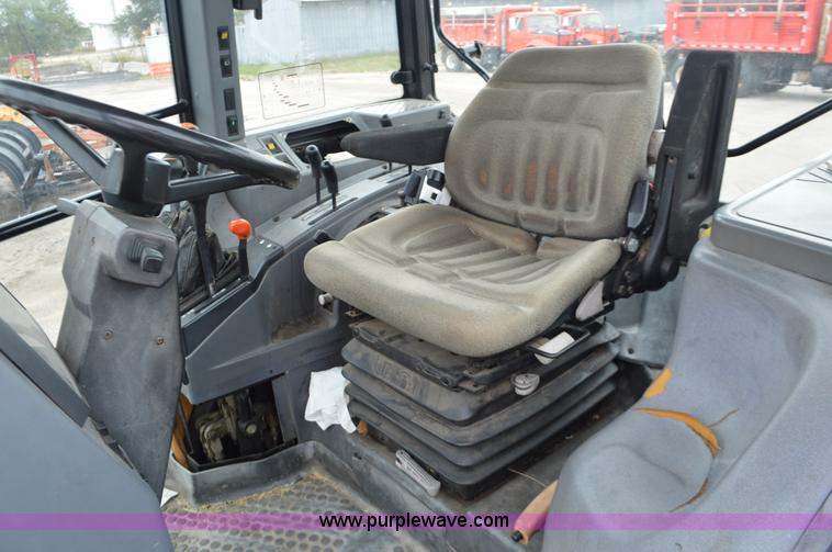 image for item L6393 1997 Ford New Holland 6640SL tractor