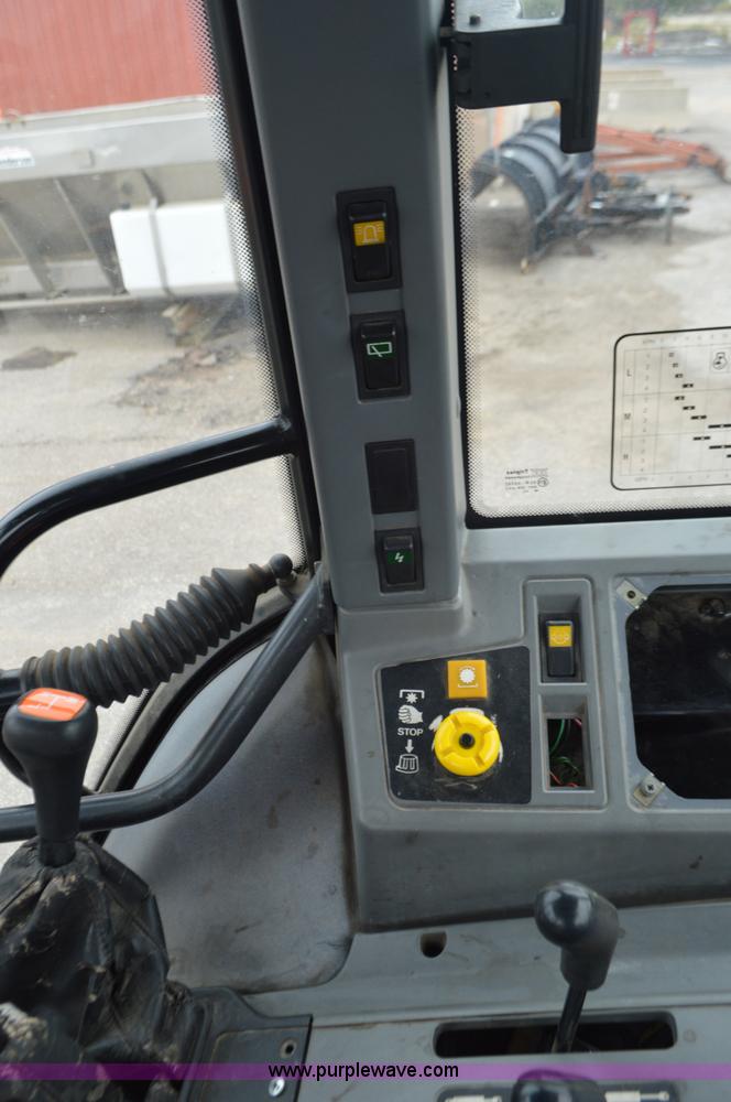 image for item L6393 1997 Ford New Holland 6640SL tractor