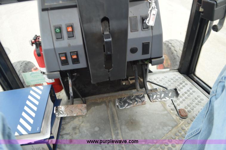 image for item L6393 1997 Ford New Holland 6640SL tractor