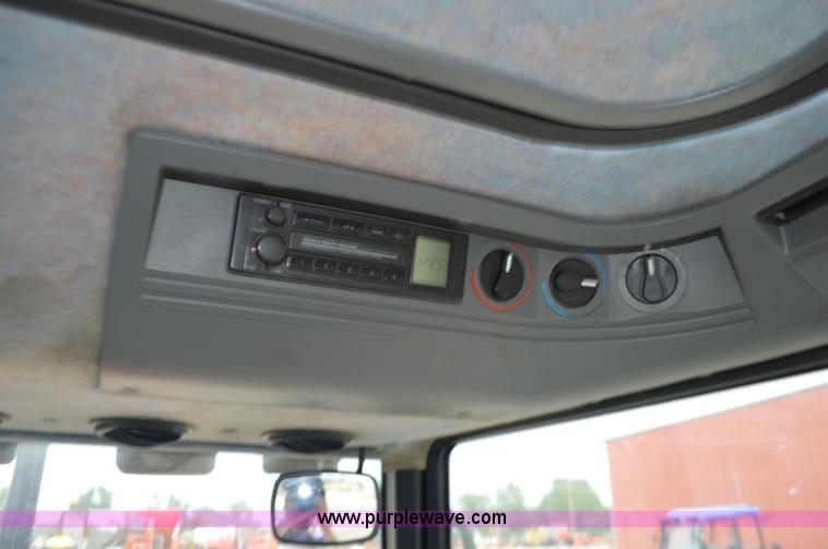 image for item L6393 1997 Ford New Holland 6640SL tractor