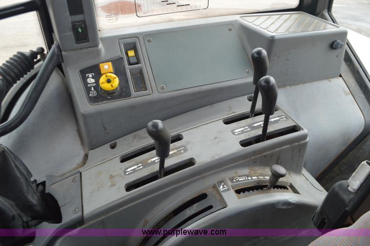 image for item L6395 1998 Ford New Holland 6640SL tractor