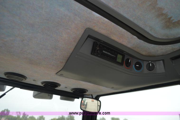 image for item L6395 1998 Ford New Holland 6640SL tractor