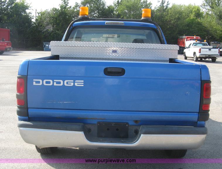 image for item L6398 2001 Dodge Ram 1500 Club Cab pickup truck