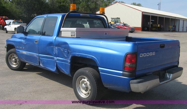 image for item L6398 2001 Dodge Ram 1500 Club Cab pickup truck