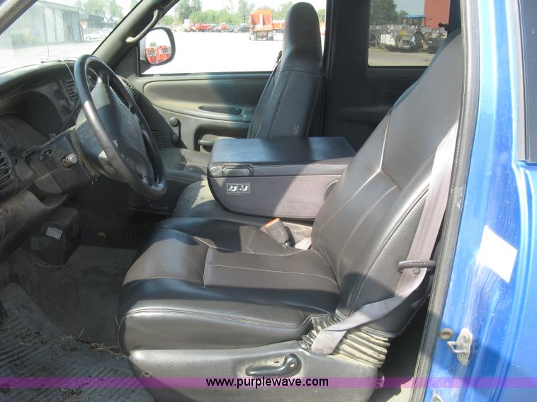 image for item L6398 2001 Dodge Ram 1500 Club Cab pickup truck