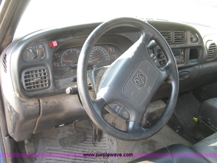 image for item L6398 2001 Dodge Ram 1500 Club Cab pickup truck