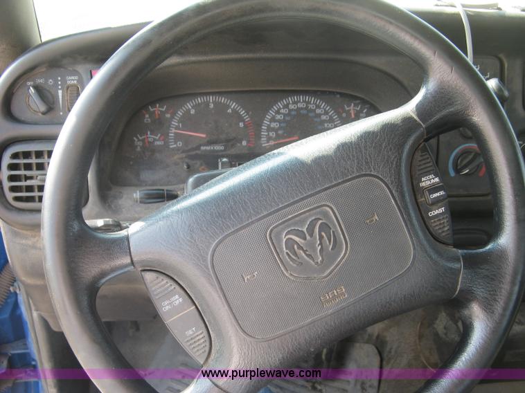 image for item L6398 2001 Dodge Ram 1500 Club Cab pickup truck