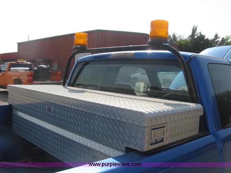 image for item L6398 2001 Dodge Ram 1500 Club Cab pickup truck