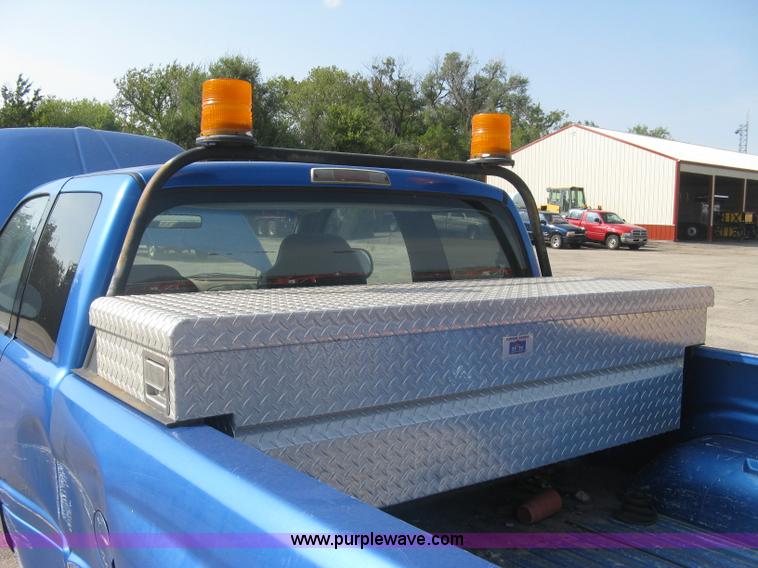 image for item L6398 2001 Dodge Ram 1500 Club Cab pickup truck