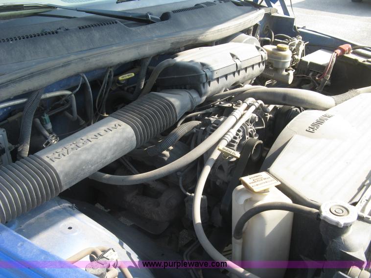 image for item L6398 2001 Dodge Ram 1500 Club Cab pickup truck