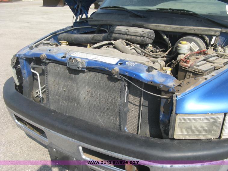 image for item L6398 2001 Dodge Ram 1500 Club Cab pickup truck