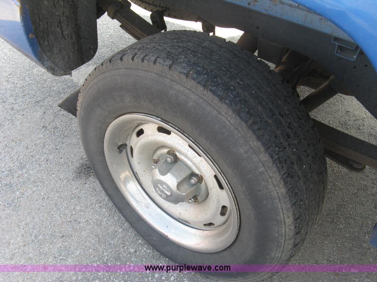 image for item L6398 2001 Dodge Ram 1500 Club Cab pickup truck