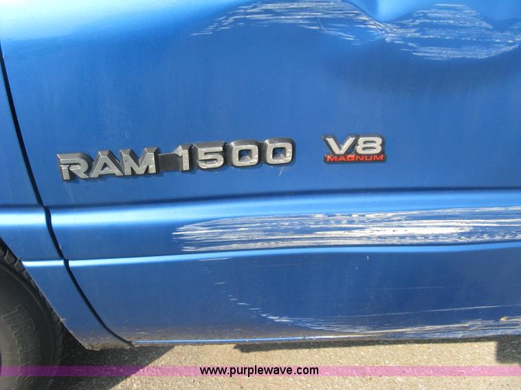 image for item L6398 2001 Dodge Ram 1500 Club Cab pickup truck