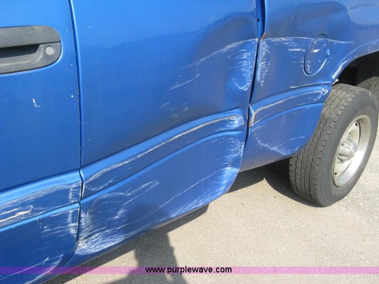 image for item L6398 2001 Dodge Ram 1500 Club Cab pickup truck