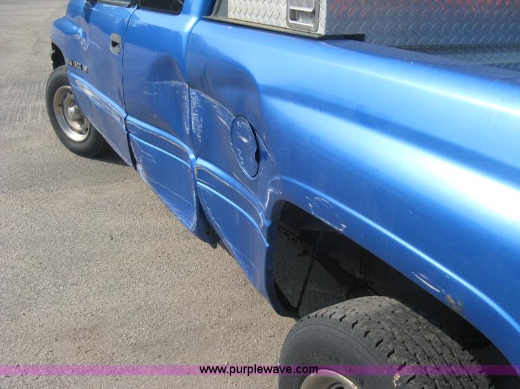 image for item L6398 2001 Dodge Ram 1500 Club Cab pickup truck