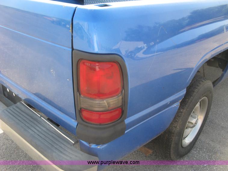 image for item L6398 2001 Dodge Ram 1500 Club Cab pickup truck