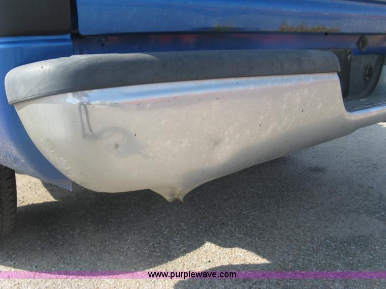 image for item L6398 2001 Dodge Ram 1500 Club Cab pickup truck