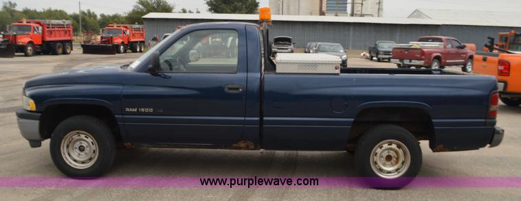 image for item L6399 2001 Dodge Ram 1500 pickup truck