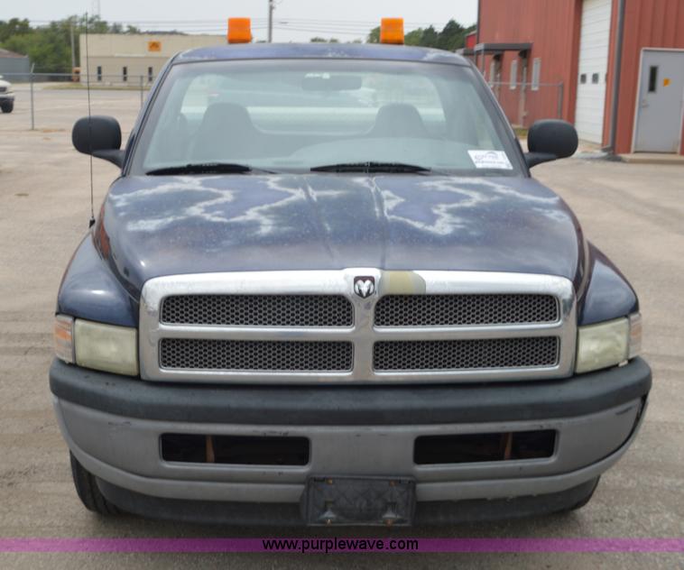 image for item L6399 2001 Dodge Ram 1500 pickup truck