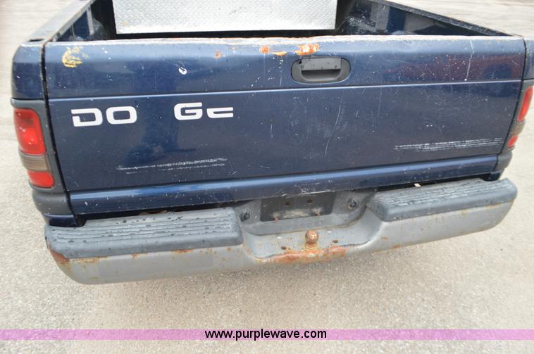 image for item L6399 2001 Dodge Ram 1500 pickup truck