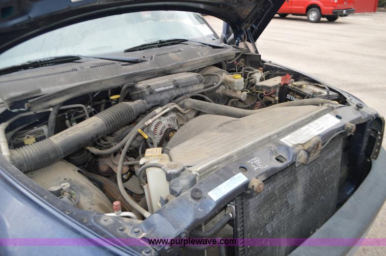 image for item L6399 2001 Dodge Ram 1500 pickup truck