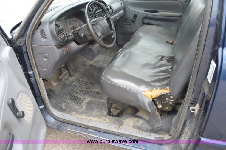 image for item L6399 2001 Dodge Ram 1500 pickup truck