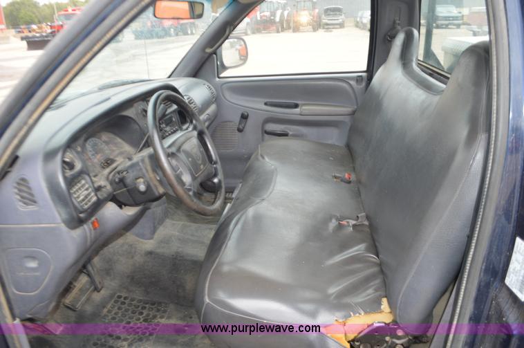 image for item L6399 2001 Dodge Ram 1500 pickup truck