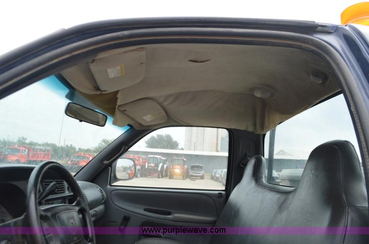 image for item L6399 2001 Dodge Ram 1500 pickup truck