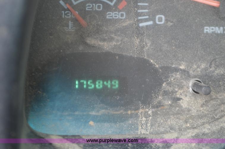 image for item L6399 2001 Dodge Ram 1500 pickup truck