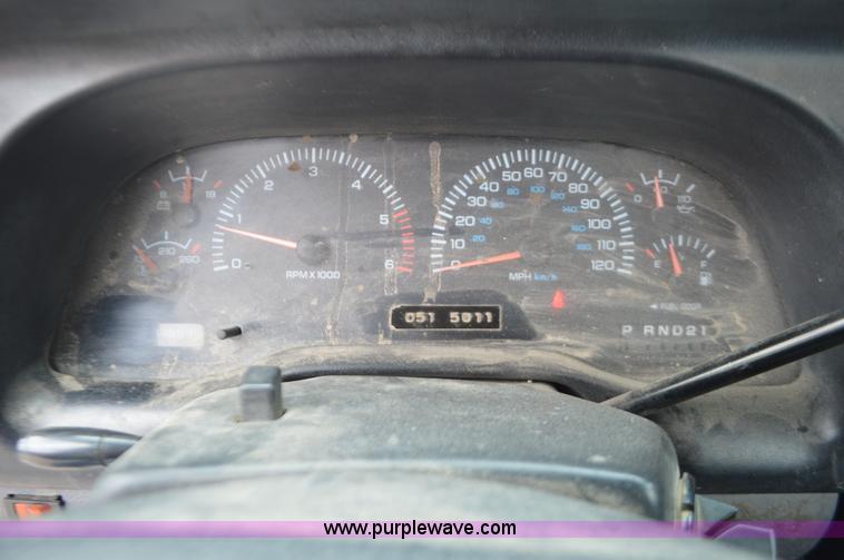 image for item L6399 2001 Dodge Ram 1500 pickup truck