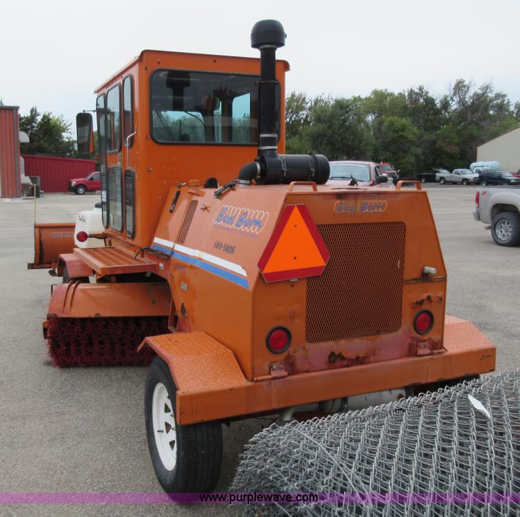 image for item L6405 2006 Broce RJ350 broom