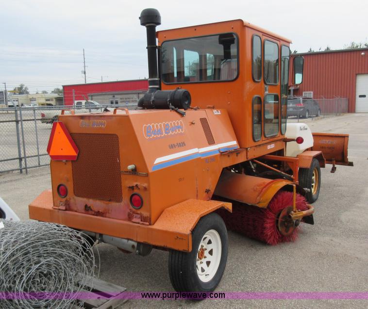 image for item L6405 2006 Broce RJ350 broom