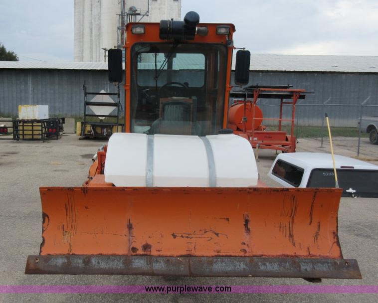 image for item L6405 2006 Broce RJ350 broom