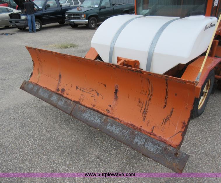 image for item L6405 2006 Broce RJ350 broom