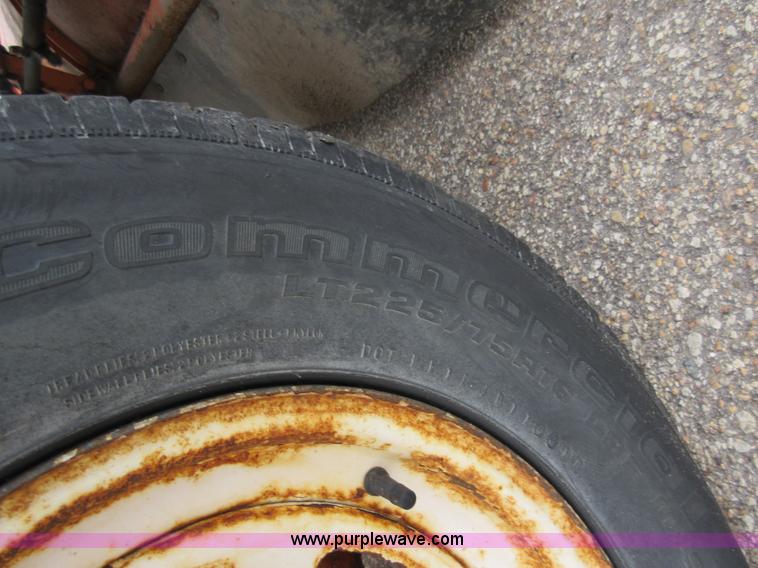 image for item L6405 2006 Broce RJ350 broom