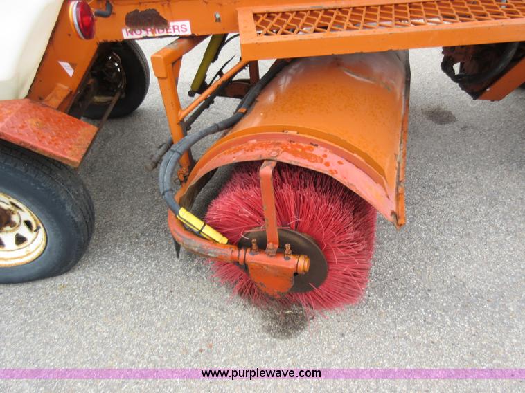 image for item L6405 2006 Broce RJ350 broom