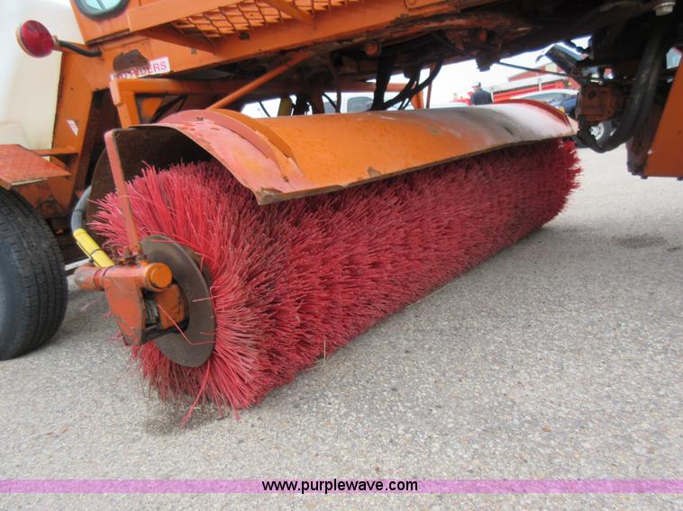 image for item L6405 2006 Broce RJ350 broom