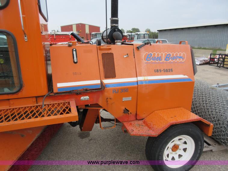 image for item L6405 2006 Broce RJ350 broom