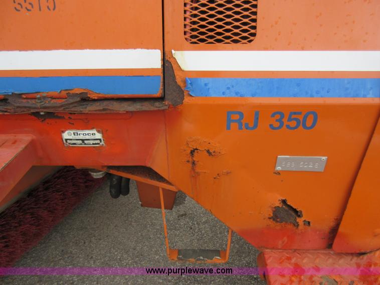 image for item L6405 2006 Broce RJ350 broom