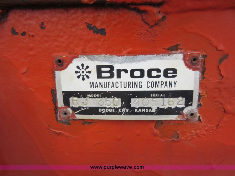 image for item L6405 2006 Broce RJ350 broom