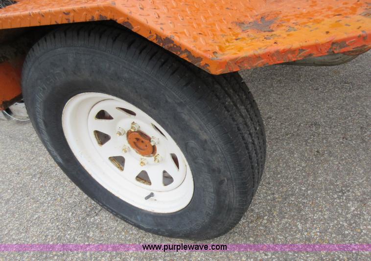 image for item L6405 2006 Broce RJ350 broom