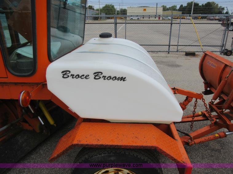 image for item L6405 2006 Broce RJ350 broom