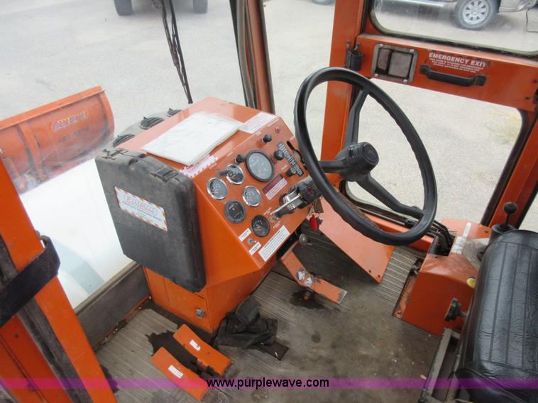 image for item L6405 2006 Broce RJ350 broom