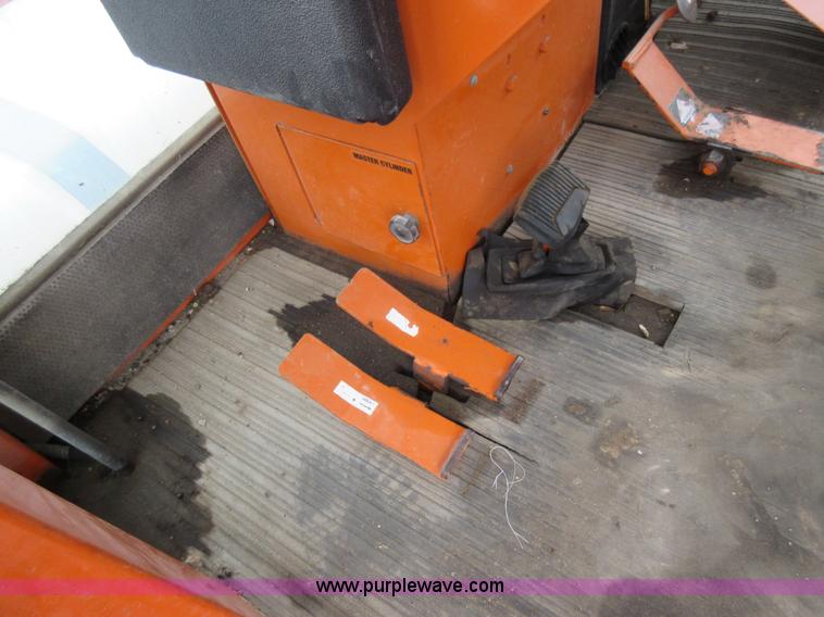 image for item L6405 2006 Broce RJ350 broom