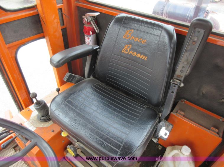 image for item L6405 2006 Broce RJ350 broom