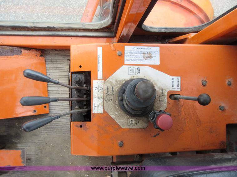 image for item L6405 2006 Broce RJ350 broom