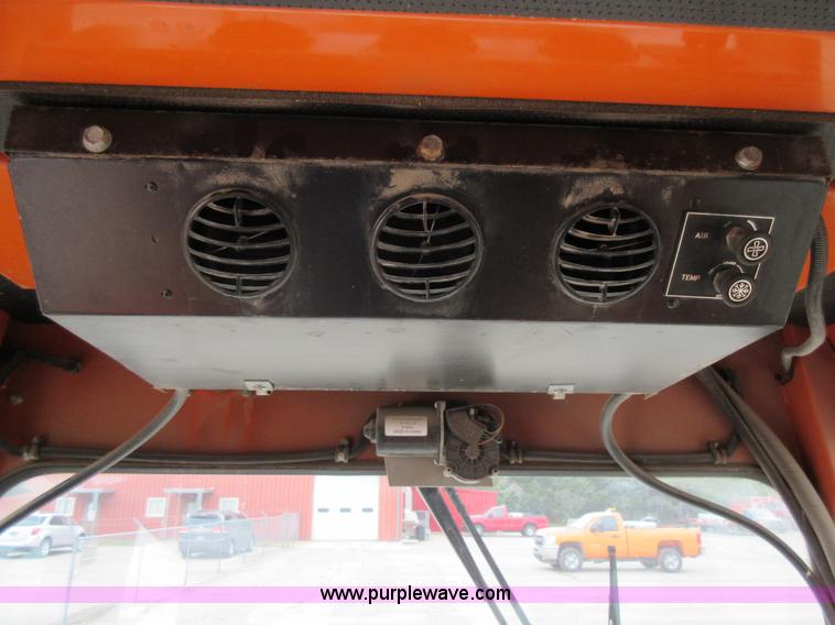 image for item L6405 2006 Broce RJ350 broom