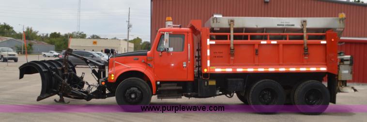 image for item L6406 1999 International 4900 dump truck