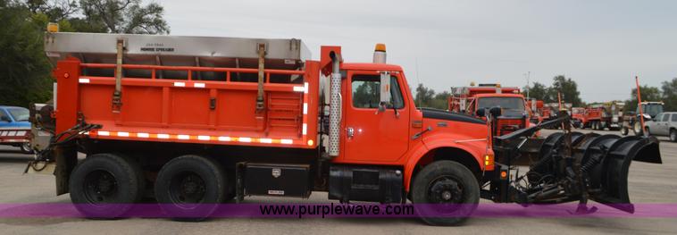 image for item L6406 1999 International 4900 dump truck
