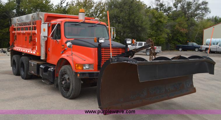 image for item L6406 1999 International 4900 dump truck